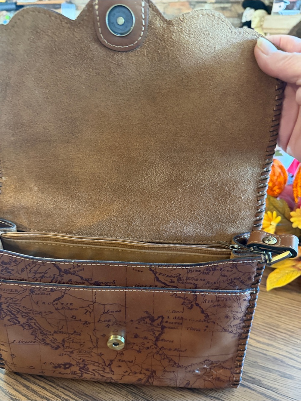 Patricia Nash Sarola Leather crossbody bag - Picture 9 of 15